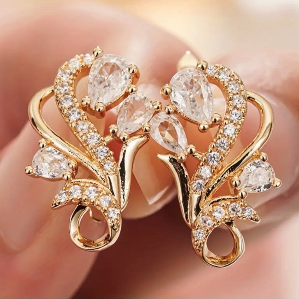 Elegant Gold & Silver Crystal Earrings. - Picture 3 of 6